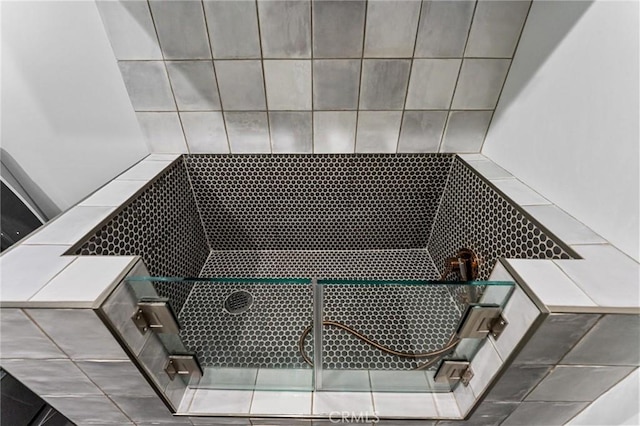45 Morena, Irvine, CA 92612 - detailed view of tiled shower