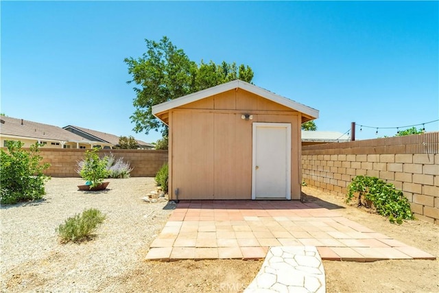 43733 6th St E, Lancaster, CA 93535 - view of shed with a fenced backyard