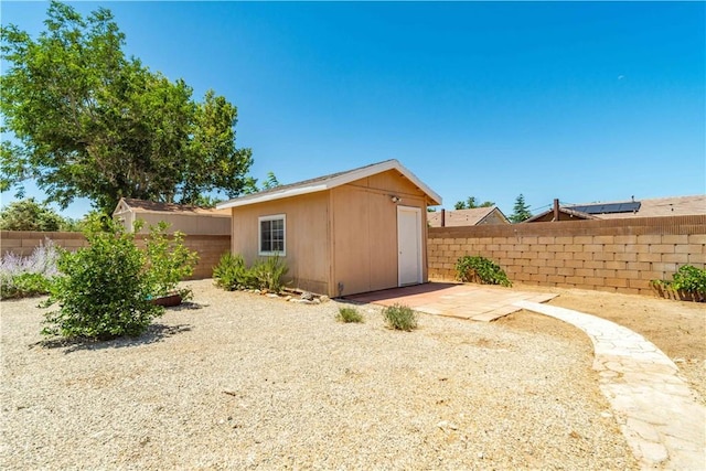43733 6th St E, Lancaster, CA 93535 - view of outdoor structure featuring a fenced backyard
