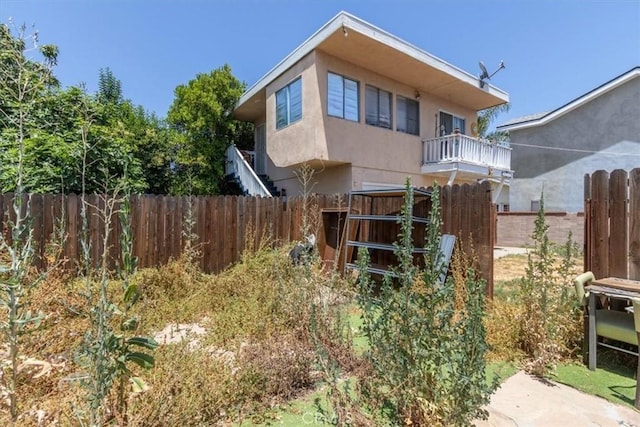 18713 Vanowen St, Reseda, CA 91335 - rear view of house featuring stucco siding