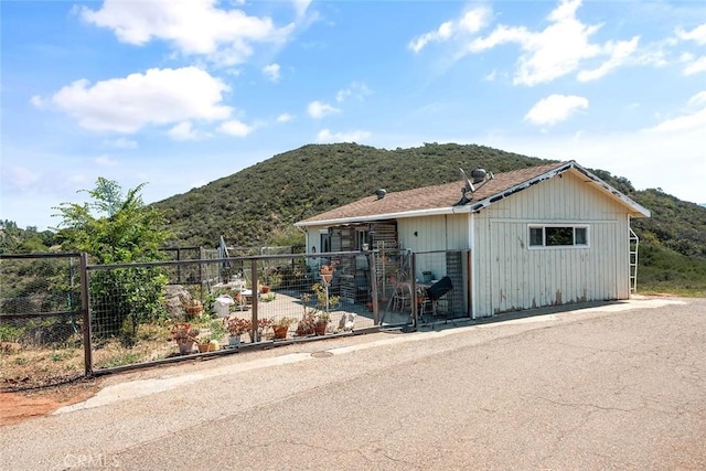 1996 Rainbow Glen Rd, Fallbrook, CA 92028 - view of front facade featuring a mountain view
