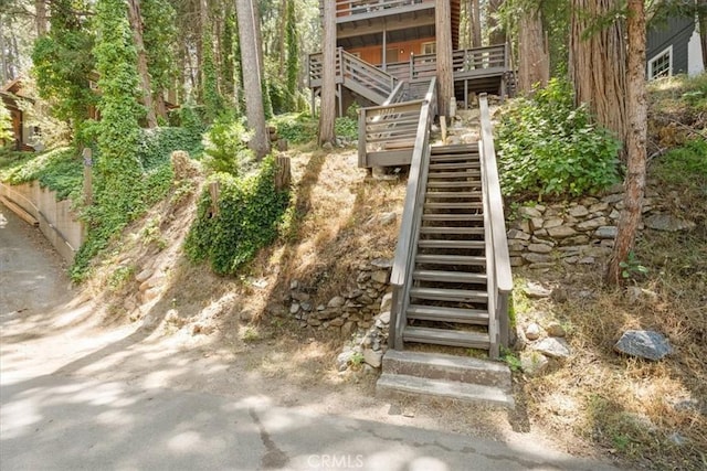 23717 Scenic Dr, Crestline, CA 92325 - exterior space featuring stairway