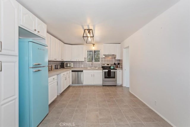 62171 Campanula St, Joshua Tree, CA 92252 - kitchen with stainless steel appliances, decorative backsplash, light countertops, and white cabinetry