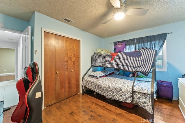 5983 Jones Ave, Riverside, CA 92505 - bedroom featuring wood finished floors, a textured ceiling, a closet, and ceiling fan