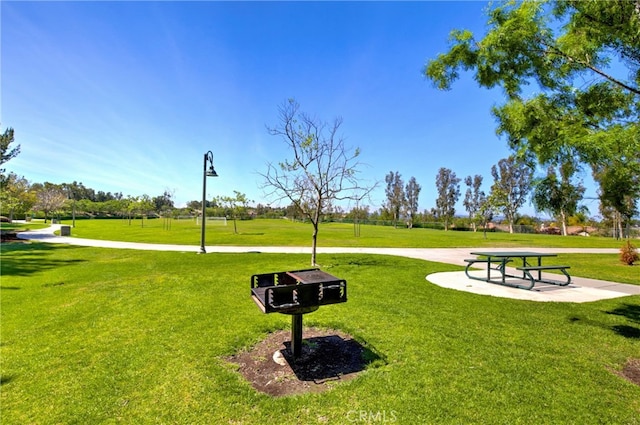18 Argento, Mission Viejo, CA 92692 - view of property's community with a yard