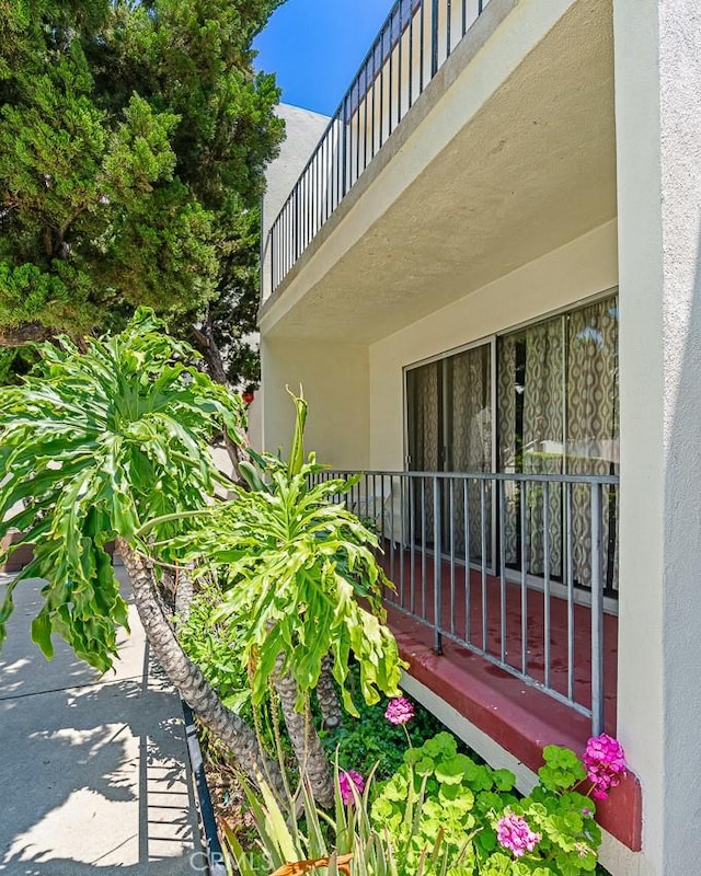 820 N Raymond Ave, Pasadena, CA 91103 - view of exterior entry featuring stucco siding