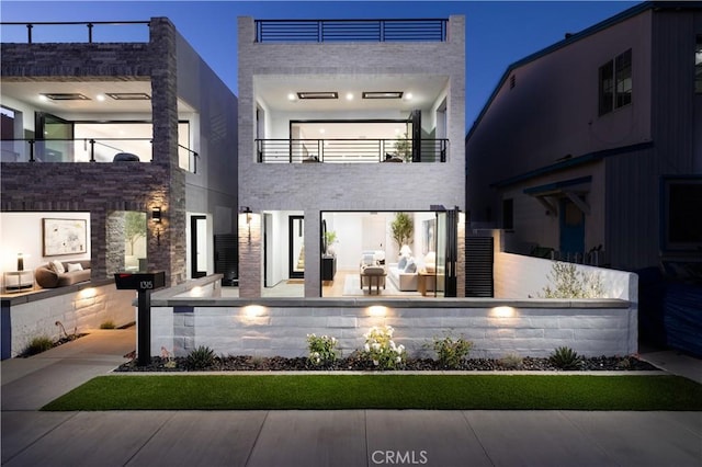 1315 Ocean Ave, Seal Beach, CA 90740 - back of house with a balcony