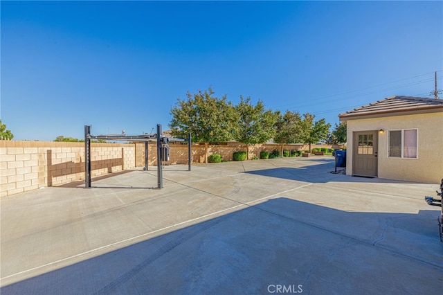 2534 Desert Rose Dr, Lancaster, CA 93536 - view of fenced backyard