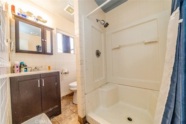 9964 Cedar Ave, Bloomington, CA 92316 - full bath with tile walls, a shower with shower curtain, vanity, and tile patterned flooring