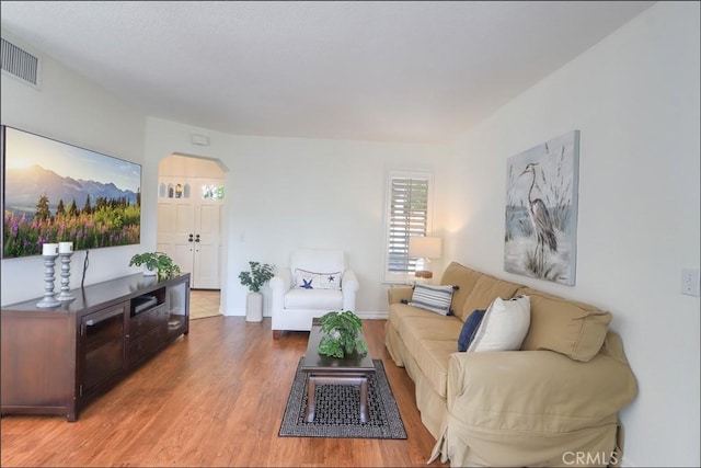 3 Blue Heron Ln, Aliso Viejo, CA 92656 - living area featuring arched walkways and light wood-style flooring