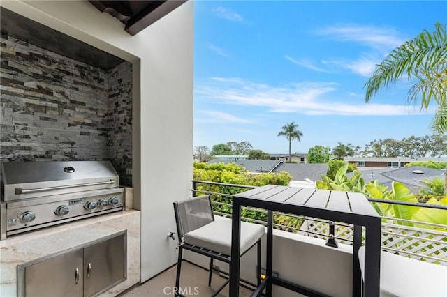 444 Morning Canyon Rd, Corona Del Mar, CA 92625 - balcony with exterior kitchen