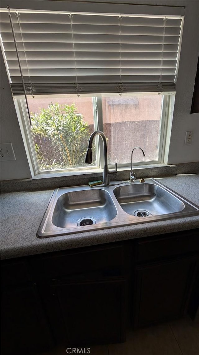 1679 Stoneside Dr, Hemet, CA 92545 - kitchen view of a sink