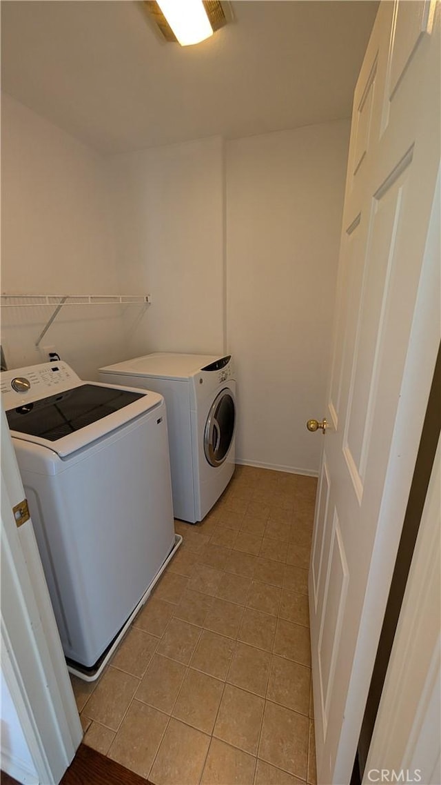 1679 Stoneside Dr, Hemet, CA 92545 - laundry area with washing machine and clothes dryer and light tile patterned floors