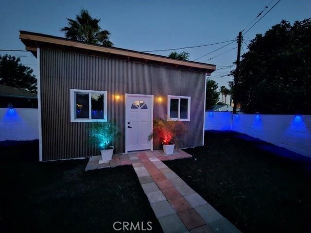 7927 Chastain Pl, Reseda, CA 91335 - view of front of home
