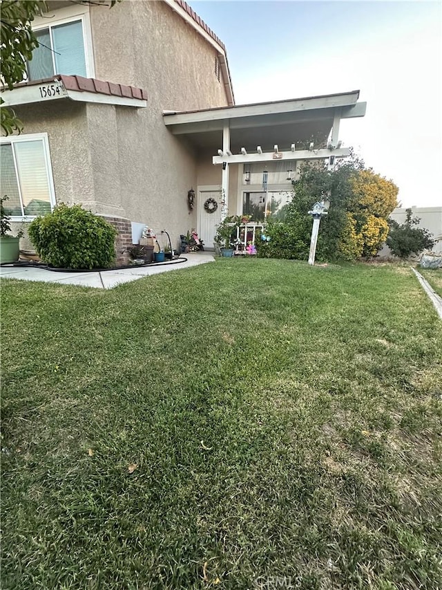 15654 Enfield Dr, Victorville, CA 92394 - view of front facade with stucco siding and a front yard