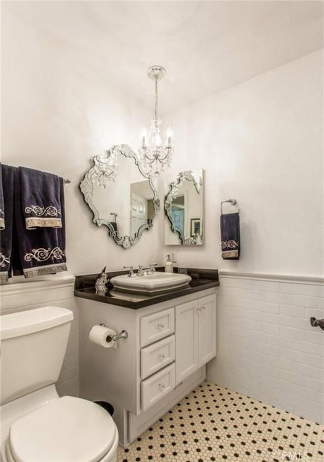 856 Ardmore Cir, Redlands, CA 92374 - bathroom with vanity, a chandelier, tile patterned flooring, and wainscoting