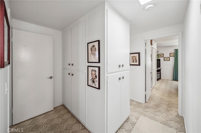 621 Shasta Way, Hemet, CA 92543 - hallway featuring light carpet