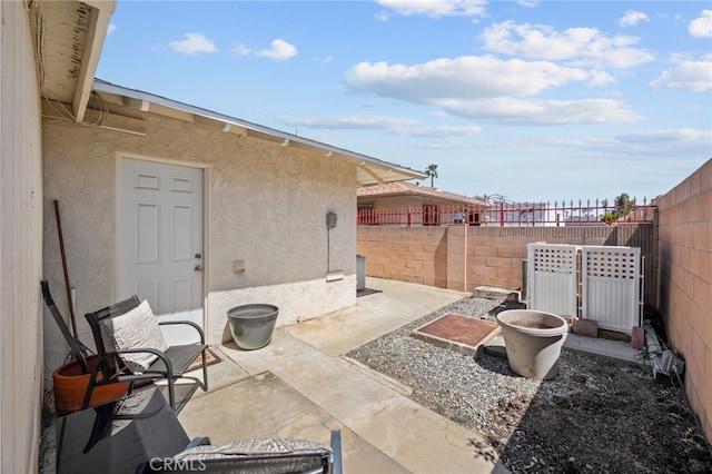 621 Shasta Way, Hemet, CA 92543 - fenced backyard featuring a patio
