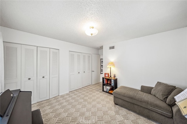 621 Shasta Way, Hemet, CA 92543 - sitting room with light colored carpet and a textured ceiling