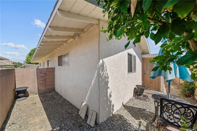 621 Shasta Way, Hemet, CA 92543 - view of side of property with stucco siding