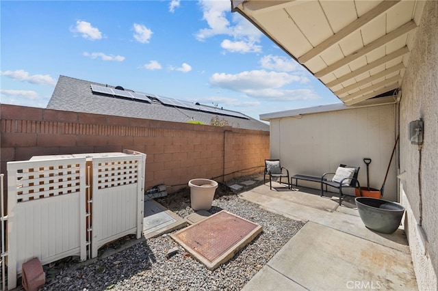 621 Shasta Way, Hemet, CA 92543 - fenced backyard featuring a patio area