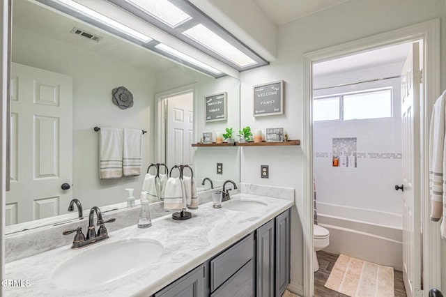 4665 Northridge Dr, Palmdale, CA 93551 - full bath featuring double vanity and shower / bath combo with shower curtain