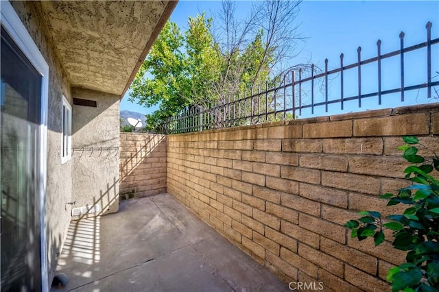 918 Huntington Dr Unit O, Duarte, CA 91010 - fenced backyard featuring a patio