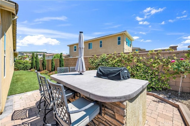 33303 Barmetta Ln, Temecula, CA 92592 - fenced backyard with area for grilling and a patio area