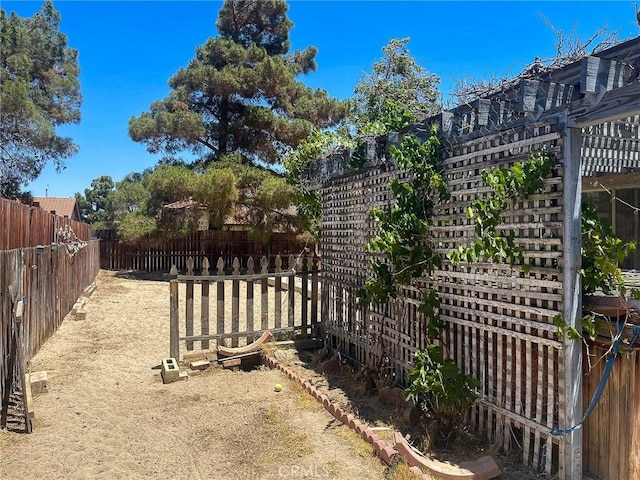 37543 Royal Ct, Palmdale, CA 93552 - view of fenced backyard