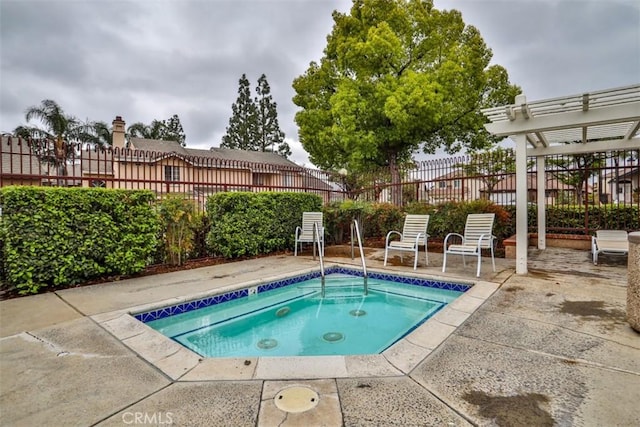 7331 Belpine Pl Unit 31, Rancho Cucamonga, CA 91730 - view of pool featuring a hot tub, a fenced backyard, and a patio area
