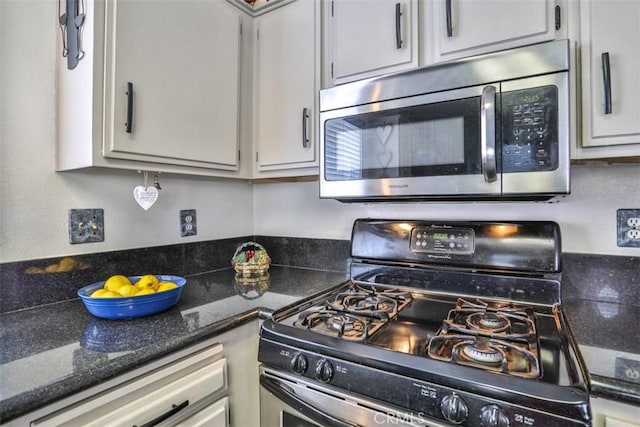 7331 Belpine Pl Unit 31, Rancho Cucamonga, CA 91730 - kitchen featuring range with gas cooktop and stainless steel microwave
