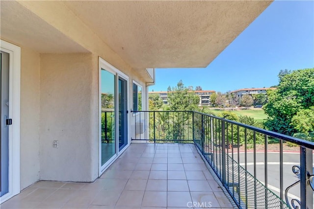 2391 Via Mariposa W Unit 2E, Laguna Woods, CA 92637 - view of balcony