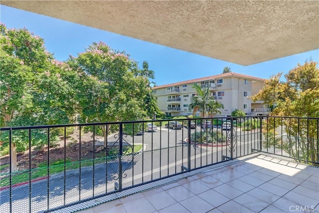 2391 Via Mariposa W Unit 2E, Laguna Woods, CA 92637 - view of balcony