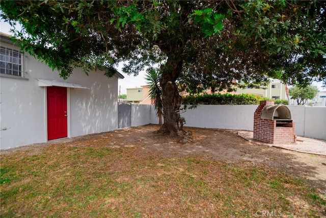 251 W 112th St, Los Angeles, CA 90061 - view of fenced backyard