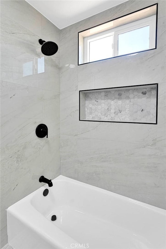 7720 Windsor Ave, Hesperia, CA 92345 - full bathroom featuring  shower combination