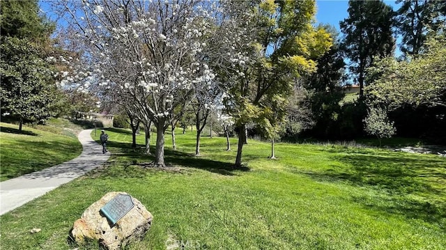 636 NW Avenida Sevilla # O, Laguna Woods, CA 92637 - surrounding community featuring a yard