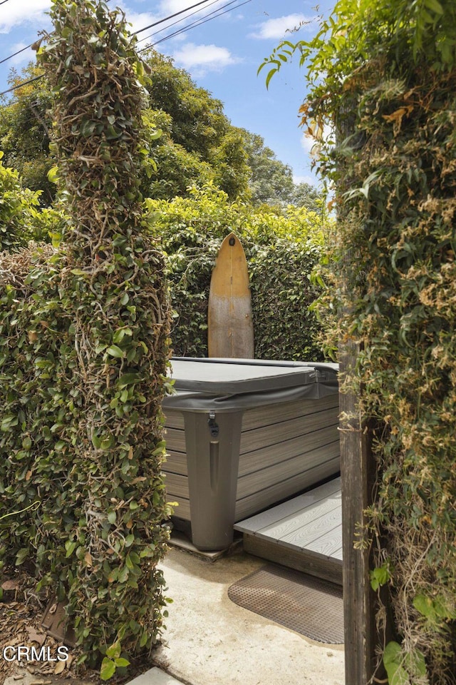 401 S Brent St, Ventura, CA 93003 - exterior view of a jacuzzi