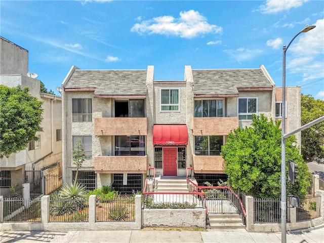 13903 Sherman Way Unit 8, Van Nuys, CA 91405 - view of property with a fenced front yard