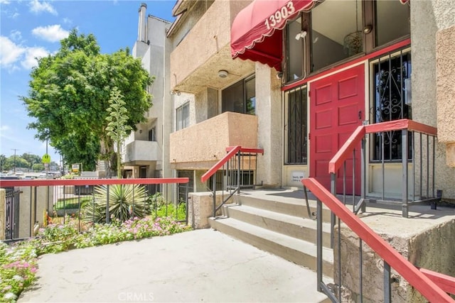 13903 Sherman Way Unit 8, Van Nuys, CA 91405 - doorway to property with stucco siding