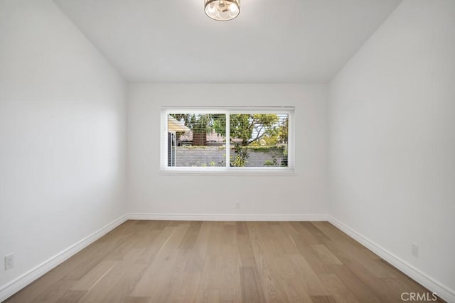 1440 Riviera Dr, Pasadena, CA 91107 - unfurnished room with light wood-type flooring