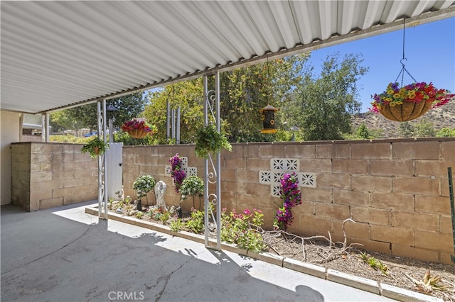 26817 Oak Branch Cir, Newhall, CA 91321 - view of patio / terrace