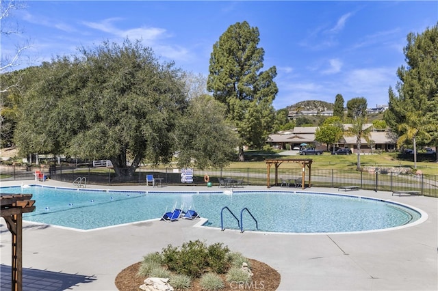 26817 Oak Branch Cir, Newhall, CA 91321 - community pool with a patio area