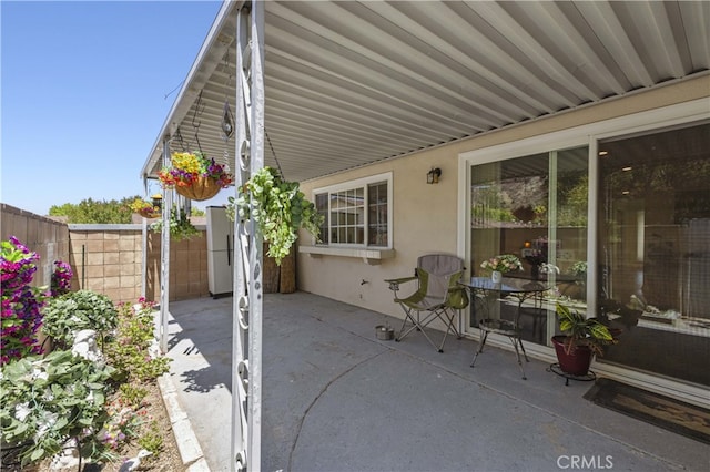 26817 Oak Branch Cir, Newhall, CA 91321 - view of patio