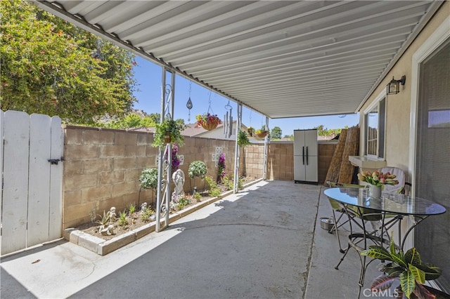 26817 Oak Branch Cir, Newhall, CA 91321 - fenced backyard with a patio and a gate