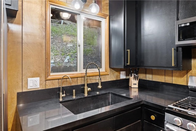 990 Nesthorn Dr, Crestline, CA 92325 - kitchen with stainless steel appliances, dark countertops, and dark cabinets