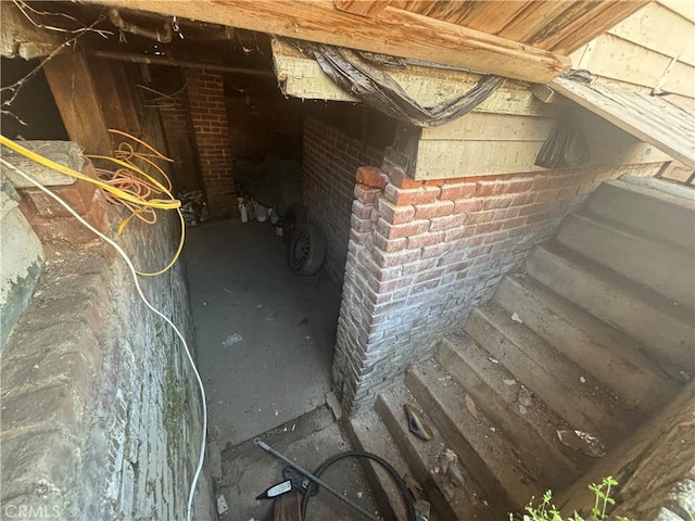 1646 Cimarron St, Los Angeles, CA 90019 - view of unfinished attic