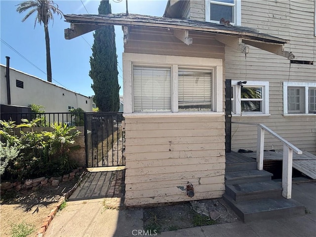 1646 Cimarron St, Los Angeles, CA 90019 - wooden terrace featuring a gate