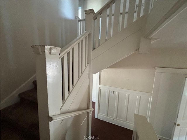 1646 Cimarron St, Los Angeles, CA 90019 - view of staircase