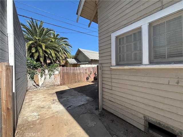 1646 Cimarron St, Los Angeles, CA 90019 - view of patio