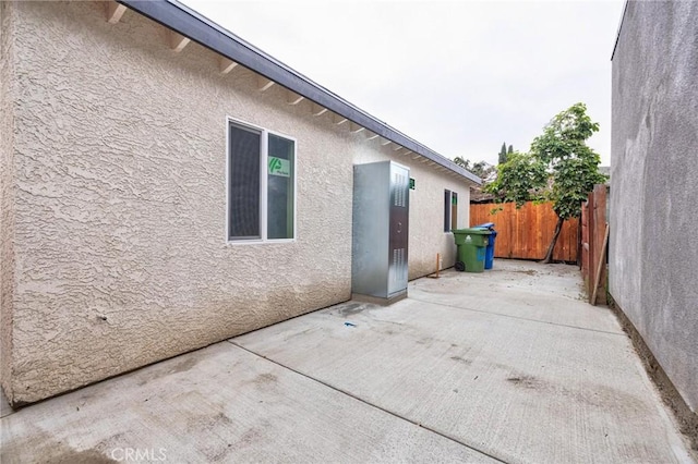 123 W 56th St, Los Angeles, CA 90037 - view of patio / terrace